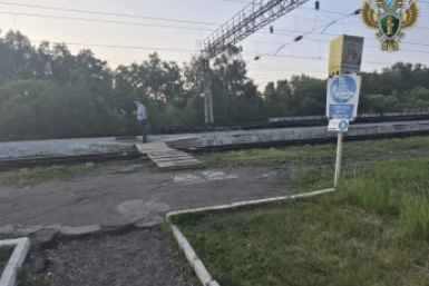 В Хабаровском крае под грузовой поезд попал подросток