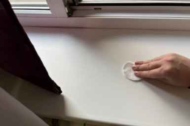 7 капель на ватный диск - трем грязный подоконник: смоет самые застарелые пятна