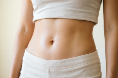 Бока и живот растут незаметно — делаю 3 упражнения на ковре: талия возвращается за неделю