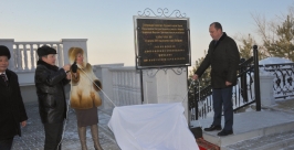 Мемориальная плита в честь Ким Чен Ира открылась в Хабаровске Вячеслав Реутов