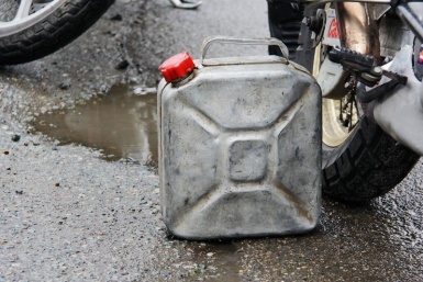 Бензин из гаража убьет машину — водителей предупредили на фоне дефицита топлива