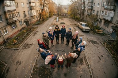 "Колечко-колечко, выйди на крылечко!": помните правила 8 главных игр советского детства? — Тест