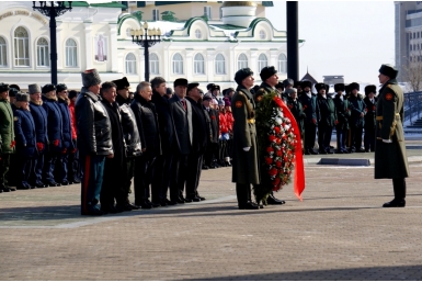 Первые лица региона возложили цветы к Стеле Героев в Хабаровске Роман Федоров, корр. ИА AmurMedia