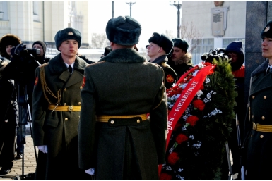 Первые лица региона возложили цветы к Стеле Героев в Хабаровске Роман Федоров, корр. ИА AmurMedia