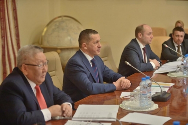 Трутнев пригрозил чиновникам ДВ жесткими мерами за проволочку с выдачей документов бизнесу РИА PrimaMedia