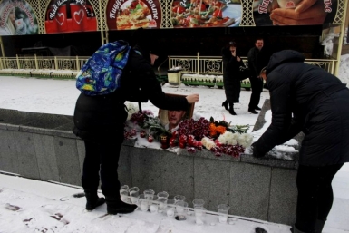 Смерть оппозиционера Немцова заставила хабаровчан пролить слезы перед его фотоизображением ИА AmurMedia