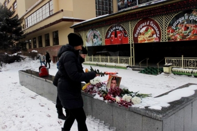 Смерть оппозиционера Немцова заставила хабаровчан пролить слезы перед его фотоизображением ИА AmurMedia