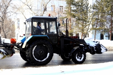 Борьба со снегом резко переходит в противостояние с водой в Хабаровске Роман Федоров, корр. ИА AmurMedia