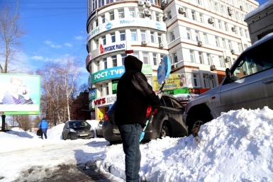 Борьба со снегом резко переходит в противостояние с водой в Хабаровске Роман Федоров, корр. ИА AmurMedia