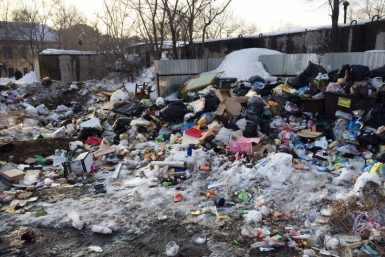 Дворы Хабаровска превращаются в одну большую помойку Роман Федоров, корр. ИА AmurMedia