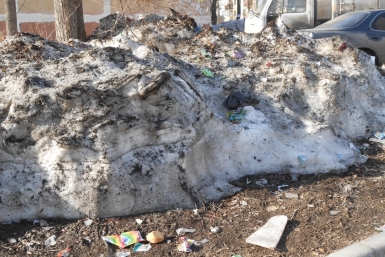 Улицы и дворы Первого микрорайона в Хабаровске утопают в грязи и мусоре Ирина Сарыпова, ИА AmurMedia