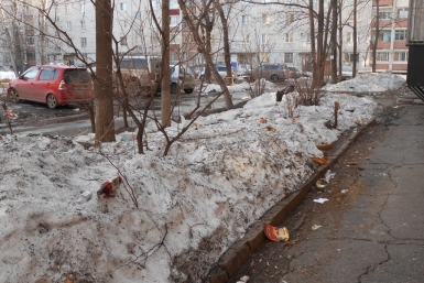 Улицы и дворы Первого микрорайона в Хабаровске утопают в грязи и мусоре Ирина Сарыпова, ИА AmurMedia