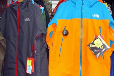 &quotТибет&quot, магазин для путешественников, куртка с мембраной gore-tex Евгений Никитенко, корр. ИА AmurMedia