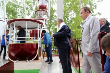 Губернатор Хабаровского края прокатился на колесике Роман Федоров, корр. ИА AmurMedia