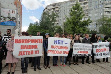 Протестующим под окнами полпредства ДФО дорожникам обещали помочь на самом высоком уровне Ко Виктория, AmurMedia 