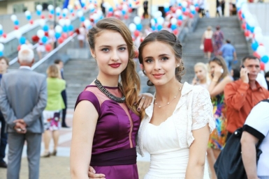 Популярная группа 5Sta Family устроила для хабаровских выпускников незабываемое шоу Роман Федоров, корр. ИА AmurMedia