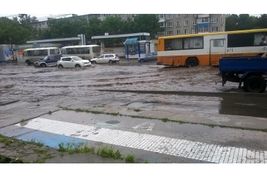 Южный округ Хабаровска &quotуходит&quot под воду Фото из социальных сетей