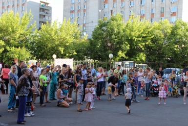 Празднование Дня семьи, любви и верности в ТК &quotМагнит&quot Евгений Никитенко, корр. ИА AmurMedia 