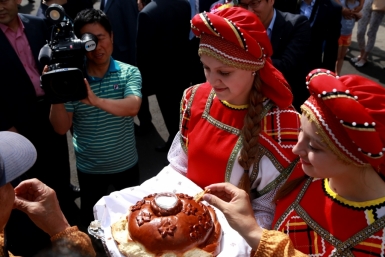 Хлебом и солью встретили в Хабаровске участников уникального международного проекта Роман Федоров, корр. ИА AmurMedia