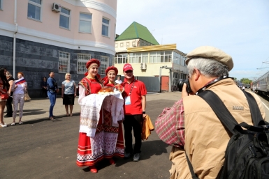 Хлебом и солью встретили в Хабаровске участников уникального международного проекта Роман Федоров, корр. ИА AmurMedia