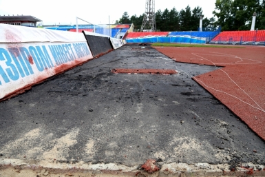 Замена &quotбумажного&quot покрытия на стадионе им. Ленина в Хабаровске встала колом Роман Федоров, корр. ИА AmurMedia