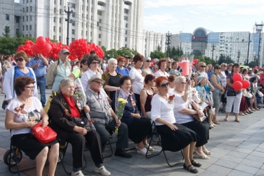Живую &quotЗвезды Победы&quot выстроили хабаровчане на главной площади города Ирина Сарыпова, корр. ИА AmurMedia  