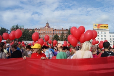 Живую &quotЗвезды Победы&quot выстроили хабаровчане на главной площади города Ирина Сарыпова, корр. ИА AmurMedia  