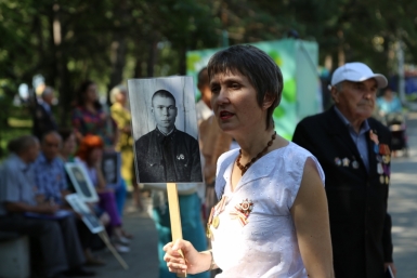 &quotБессмертный полк&quot прошел по Хабаровску в честь 70-летия со дня окончания II мировой войны Роман Федоров, корр. ИА AmurMedia