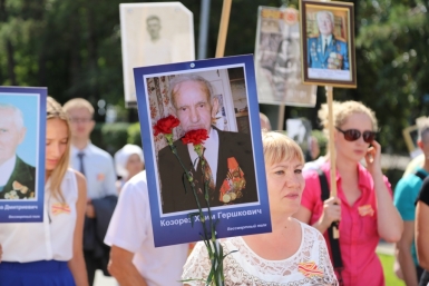 &quotБессмертный полк&quot прошел по Хабаровску в честь 70-летия со дня окончания II мировой войны Роман Федоров, корр. ИА AmurMedia