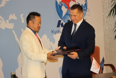 Соглашение о вступлении Всемирной организации каратэ (WKO) в KWU подписано в Хабаровске Евгений Никитенко, корр. ИА AmurMedia