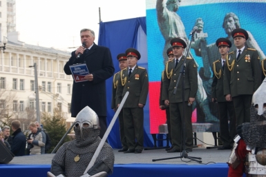  День народного единства собрал на Комсомольской площади тысячи хабаровчан Ирина Сарыпова