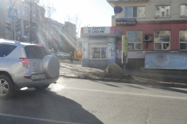 Мы ждали гололед, поэтому и насыпали кучи по обочинам хабаровских дорог – Власенко Страхова Руслана