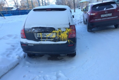 Более 10 автомобилей измазали краской неизвестные в Хабаровске  Александр Усов