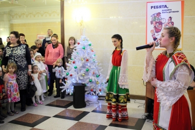 Архиерейская елка для хабаровских детей прошла в Городском дворце культуры Андрей Якимчук