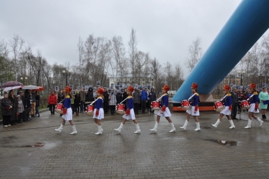 Бессмертный полк, юные барабанщицы и почетный караул собрались у &quotСамолета&quot в Хабаровске Пресс-служба администрации Хабаровска.