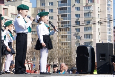 Грандиозный флешмоб устроили жители Хабаровска в честь Великой Победы Корр. ИА AmurMedia