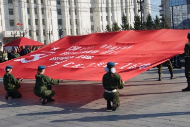 Грандиозный флешмоб устроили жители Хабаровска в честь Великой Победы Корр. ИА AmurMedia