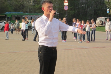 Репетиция сводного духового детского оркестра на площади в Хабаровске  Корр. ИА AmurMedia
