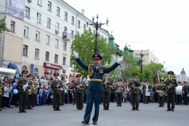 Участники фестиваля &quotАмурские волны&quot прошествовали по центральной улице Хабаровска Алексей Тимиргалеев