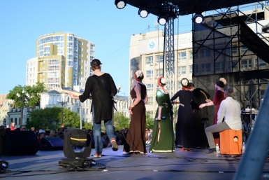 При поддержке сети гипермаркетов &quotТри Кота&quot в Хабаровске прошел концерт &quotГород мечты&quot Алексей Тимиргалеев