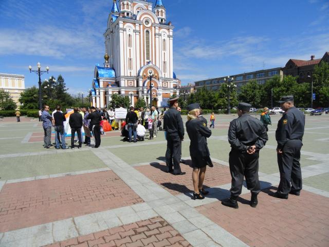 Обманутые дольщики ставили палатки на Соборной площади Хабаровска
