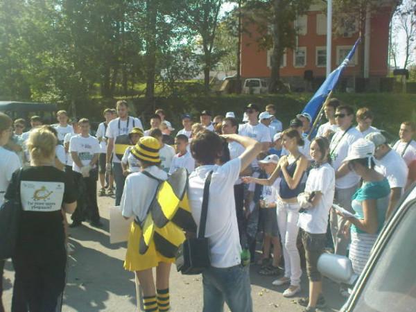 В этим минуты блогеры Хабаровска убирают мусор в парке