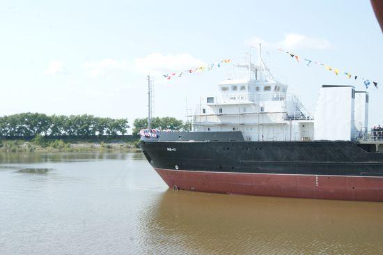 Спуск на воду морского буксира