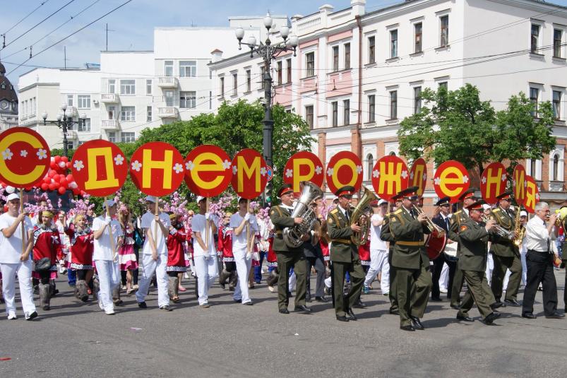 Праздничное шествие в День города. Хабаровск, 2017 год Корр. ИА AmurMedia