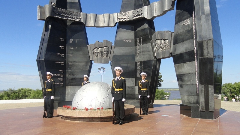 Караул у мемориала павших в локальных конфликтах.