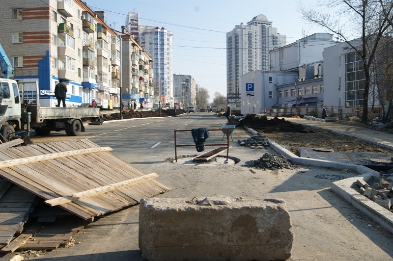 Пока въезд на улицу Гайдара перекрыт бетонными блоками, но в скором времени улицу откроют