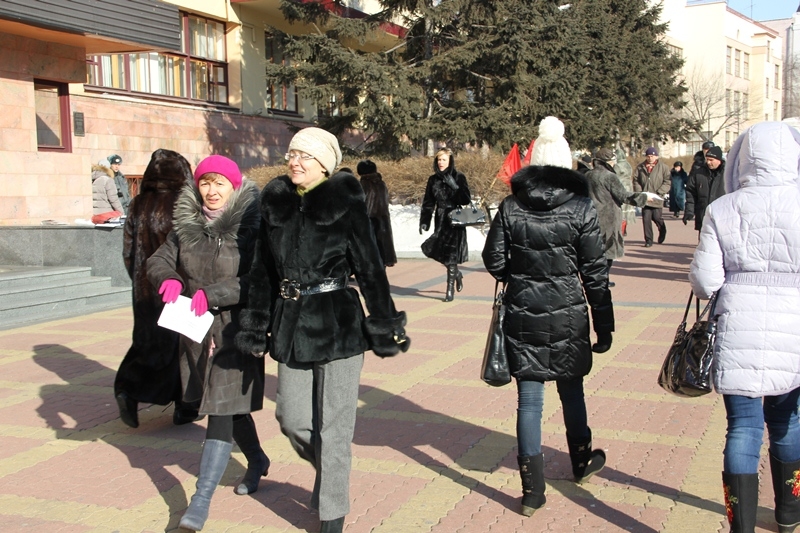 Коммунисты провели пикет против высоких цен на коммунальные услуги в Хабаровске