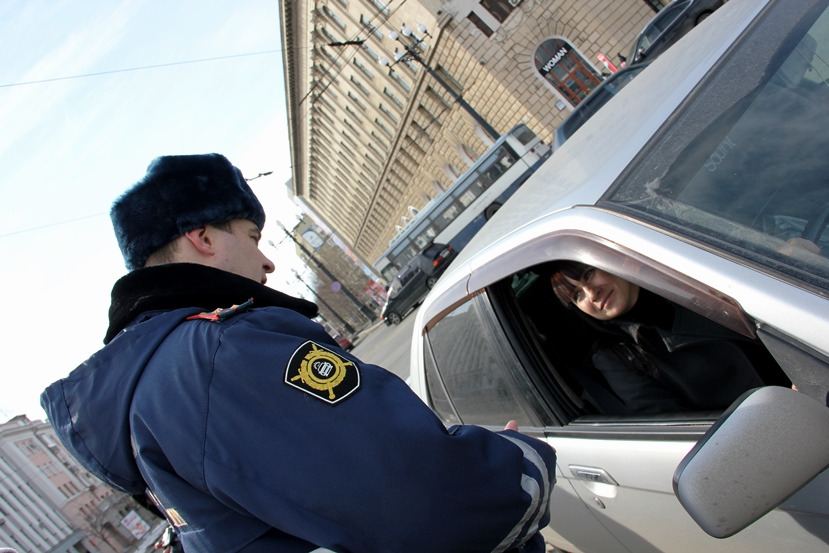 На первый взгляд обычная остановка автомобиля инспектором ГИБДД