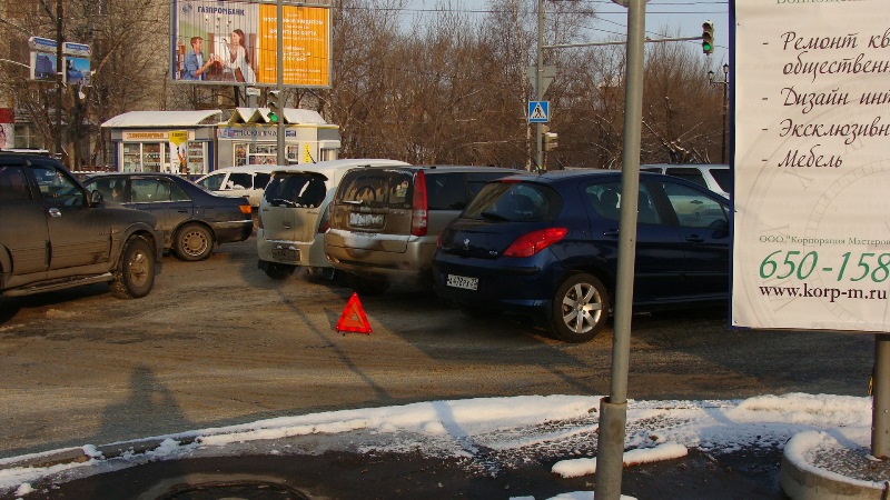 Напряженная аварийная ситуация сложилась на улице Ленина в Хабаровске