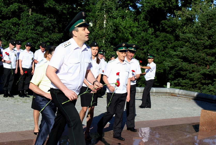 Возложение цветов, Фото с места события собственное